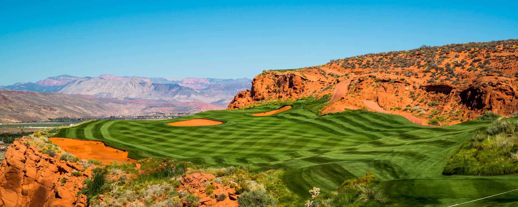 Sand Hollow Championship Course cliff-edge hole with deep canyon drop and red rock scenery